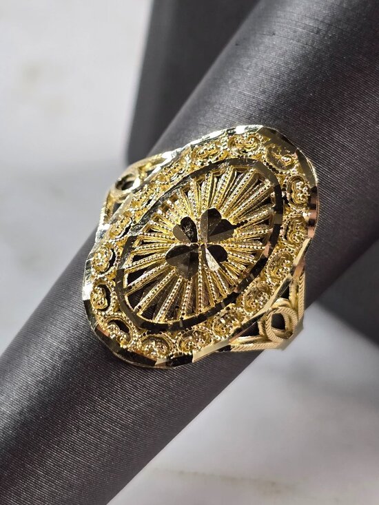 Vintage 10K Yellow & White Gold Filigree | Mercari Womens 10K Yellow Gold Modernist Filigree Ring 2.3g E1691